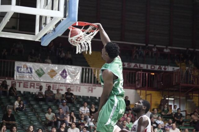 Atenas mostr� lo mejor ante Quimsa