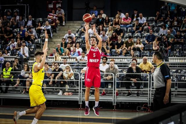 Espa�a y Lituania pasan invictos a la segunda ronda