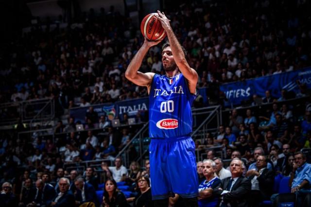 Lituania sobrevivi�, Italia a puro gol