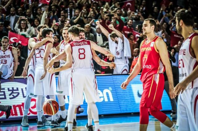 Turqu�a en la cima, Eslovenia afuera de todo