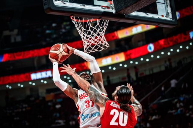 Tunez e Ir�n con diversas sonrisas