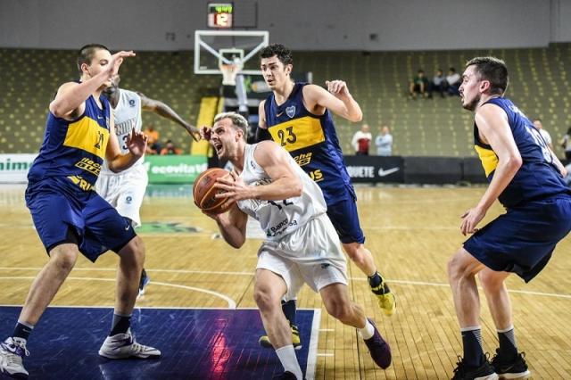 En Brasil, La Uni�n super� a Boca