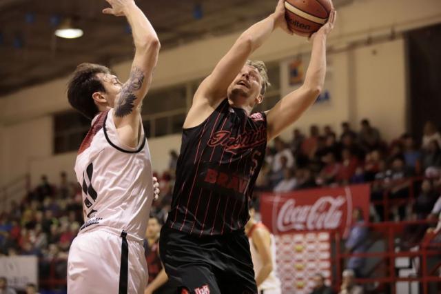 Instituto es campe�n del S�per 10