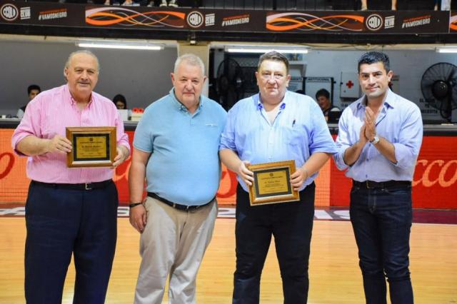 �Para agarrarse la cabeza!