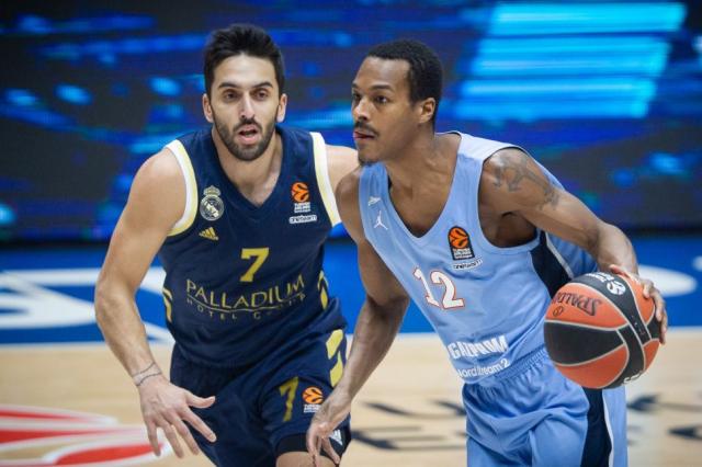 Se meti� en el podio