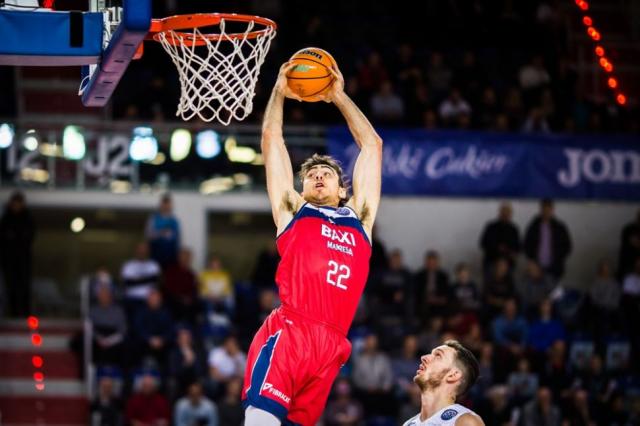 Adelant� los fuegos artificiales