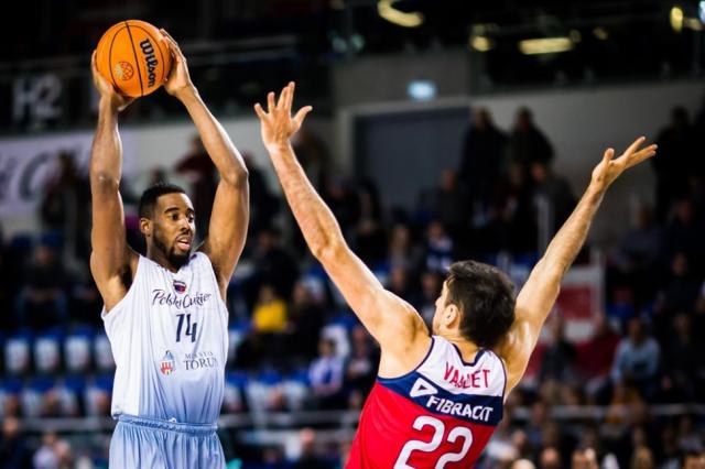 Adelant� los fuegos artificiales