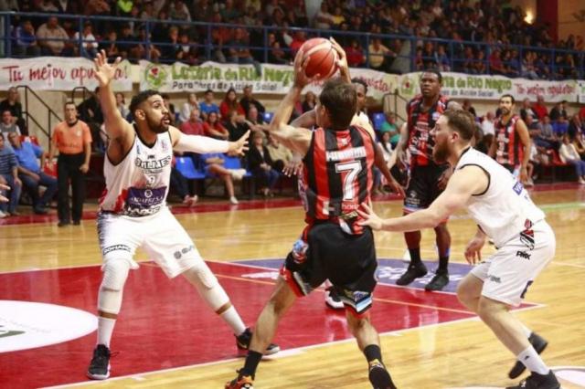 El cervecero se rob� el invicto