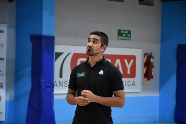 Ober� se viste de Super 4