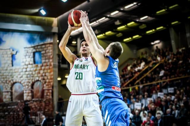 Espa�a y Serbia comenzaron con el pie derecho