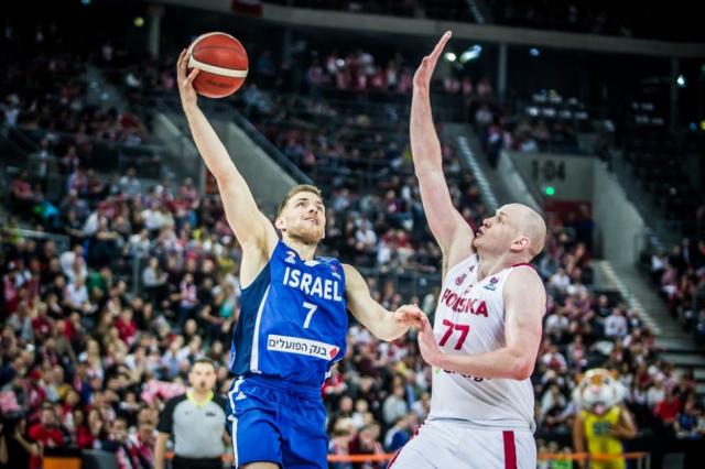 Italia se sac� de encima a Rusia en el debut