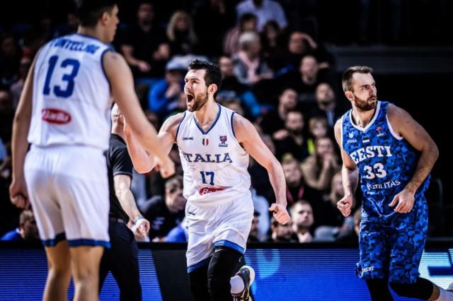 Espa�a recibi� una goleada e Italia lidera en su grupo