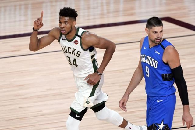 Bucks sac� pasaje a semifinales