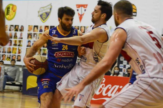 Lo baj� de la punta