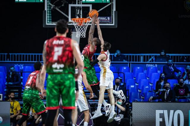 Qued� en el camino