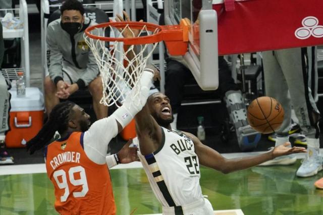 Milwaukee empat� las Finales con Khris Middleton en llamas