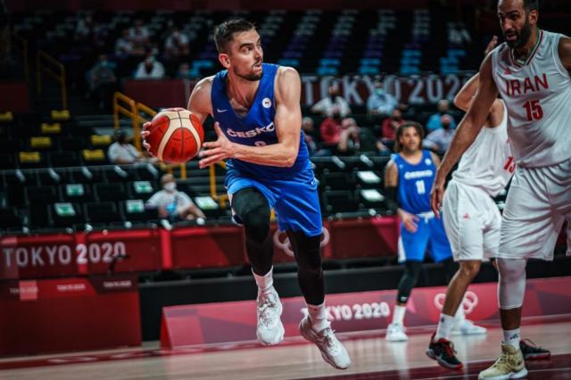 Termin� pidiendo la hora