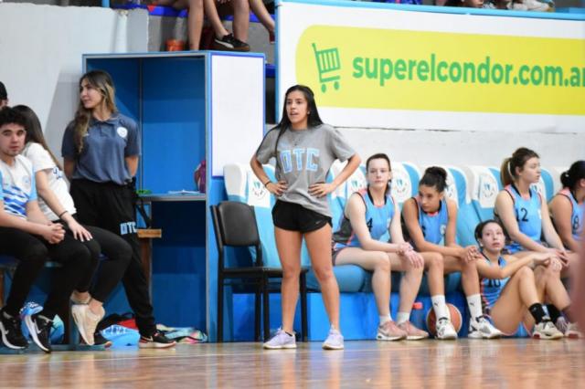 Inici� el femenino en Ober�