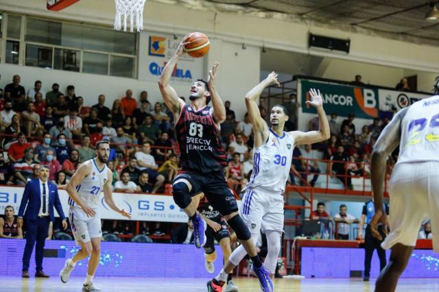 Reapareci� en escena