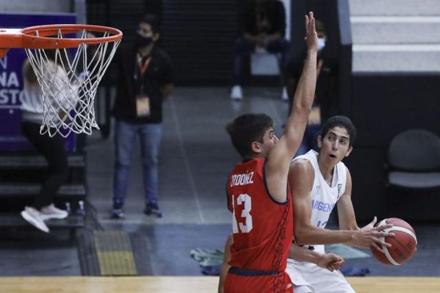 Cumpli� en ambos costados