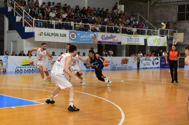 La Uni�n al frente, Regatas y Riojano protagonistas