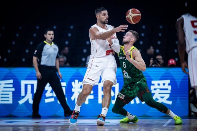 GRUPO D: Lituania pis� fuerte