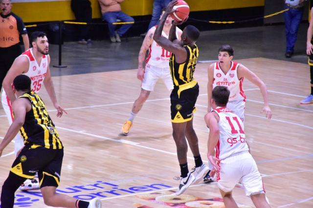 Se subi� al Mercedes