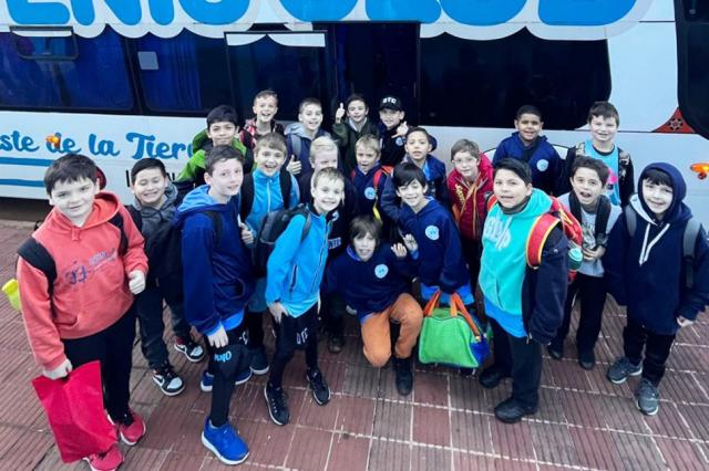 Celeste de coronaci�n, homenaje y mini b�squet