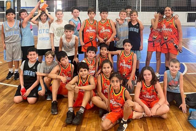 Celeste de coronaci�n, homenaje y mini b�squet