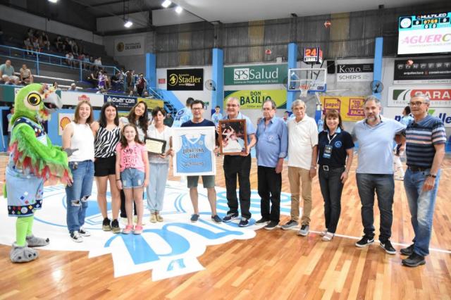 Celeste de coronaci�n, homenaje y mini b�squet