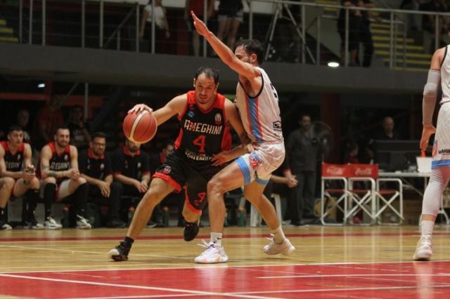 Rugi� en el Sal�n