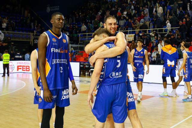 Primera Feb: L�deres firmes con figuras albicelestes