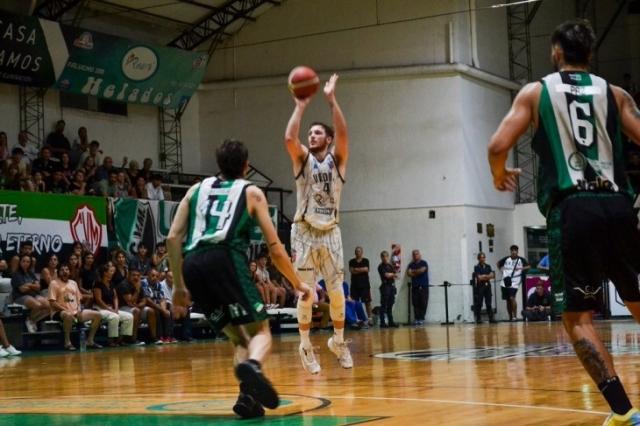 Norte/Sur: Col�n y Villa Mitre celebraron de local