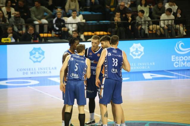 Primera FEB: Todo sigue igual arriba