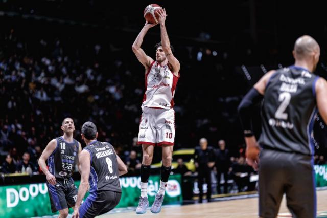 Euroliga: Real Madrid y Armani Mil�n dan pelea