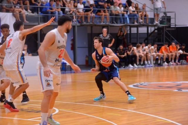 Racing (Ch) y Pico lucharon en el comienzo