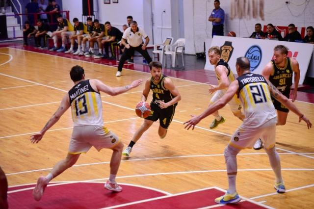 Comunicaciones y Salta Basket golpearon afuera