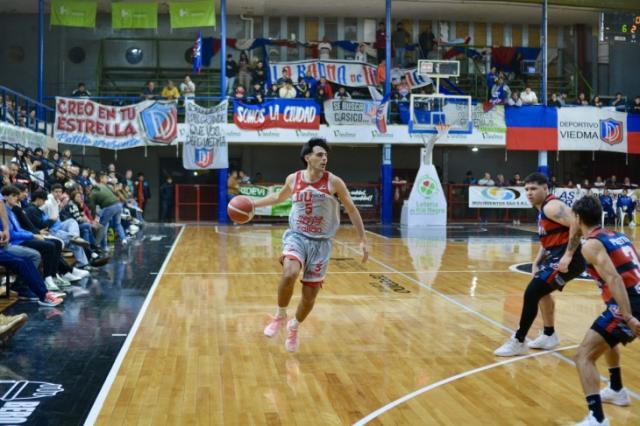 Lan�s cerr� la serie, Viedma domin� de local