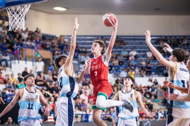 Sonrisa ante el local