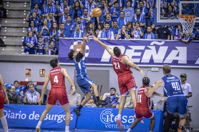 Burgos se qued� con el duelo inicial entre argentinos