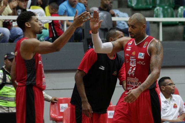 Juli�n Sensley es la nueva cara de Regatas