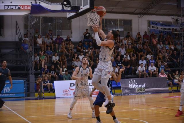 Sur A y B: Racing qued� solo en la cima, La Uni�n en racha