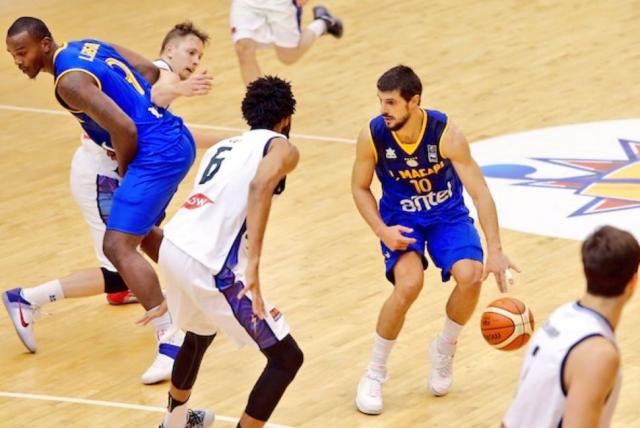 Qued� a mitad del camino