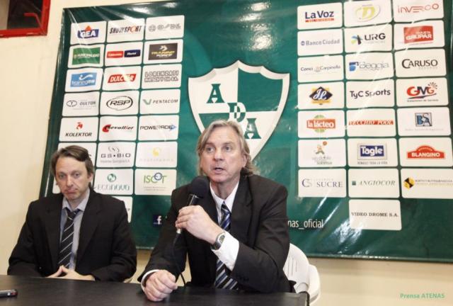 Ol�mpico gole� a Atenas y renunci� Arrigoni