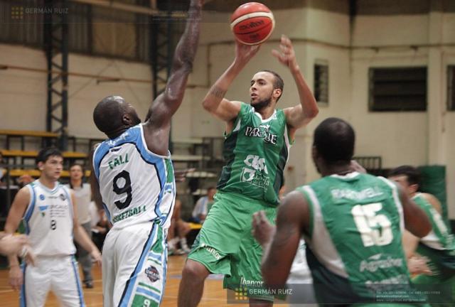 Vencieron Barrio Parque y Hurac�n