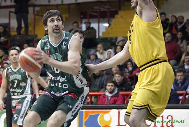 Atenas super� a Obras y ahora sue�a con ingresar a play offs