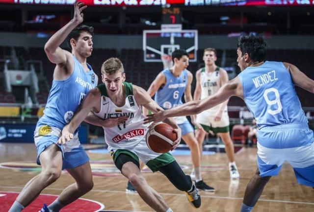 Tan cerca, tan lejos