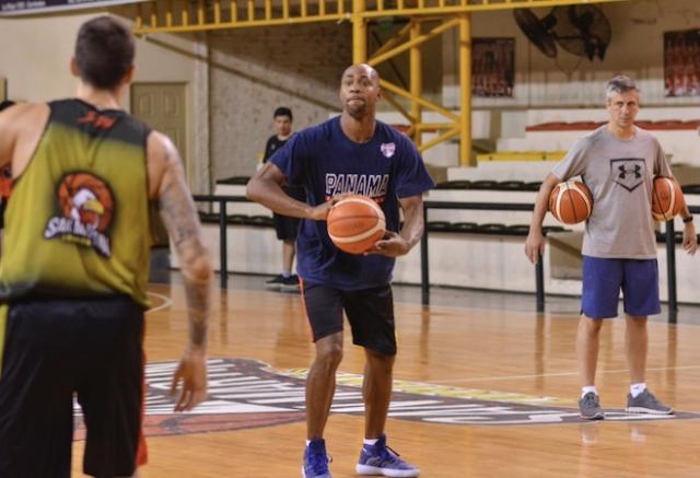 San Mart�n sum� a Peralta y cort� a Avalos