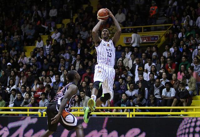 Piratas debut� ganando