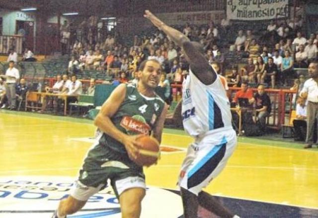 Atenas se subi� a la punta